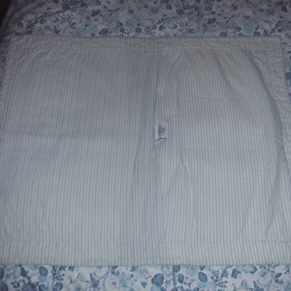 Laura Ashley pair of shams (Standard) (22" x 28") teal & white print, - Picture 3 of 5